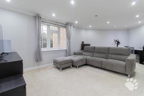 1 bedroom flat for sale, Canon Court, Basildon SS13