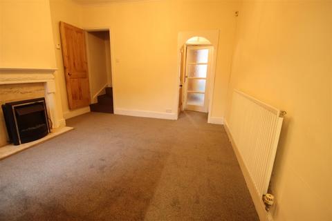 2 bedroom house to rent, Earls Court Road, Harborne, Birmingham B17