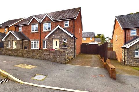 3 bedroom semi-detached house for sale, Plas Y Coed, Porth Penrhyn, Bangor