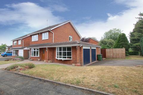 4 bedroom detached house to rent, Mill Close, Blakedown, Kidderminster, DY10