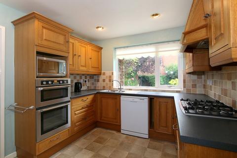 4 bedroom detached house to rent, Mill Close, Blakedown, Kidderminster, DY10