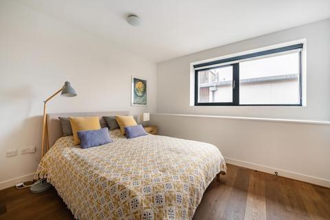 2 bedroom penthouse for sale, Great West Road, Hammersmith