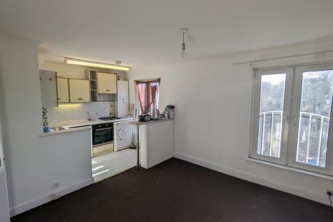 2 bedroom flat to rent, Addiscombe Road, Croydon CR0