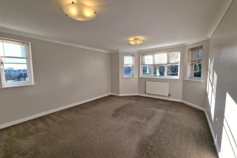 2 bedroom flat to rent, Cavendish Court, Oakhill Close, Harborne, Birmingham, B17