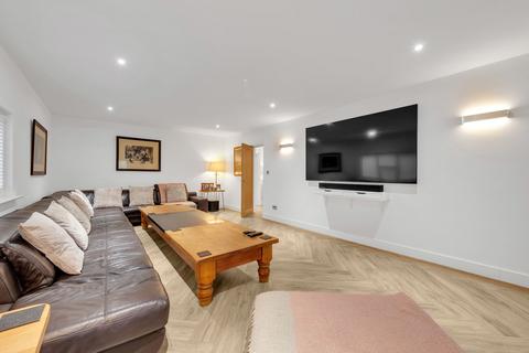 7 The Meadow, Chislehurst, BR7 6AA
