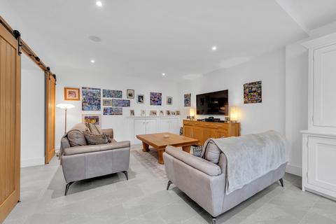 7 The Meadow, Chislehurst, BR7 6AA