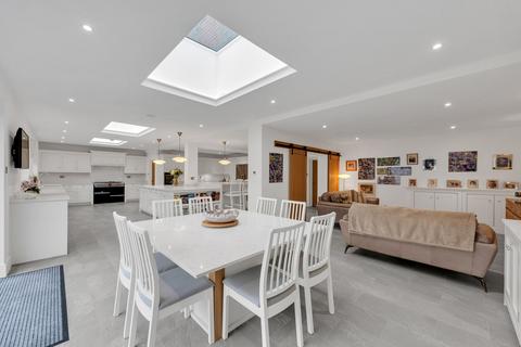 7 The Meadow, Chislehurst, BR7 6AA