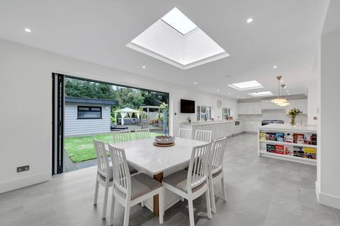 7 The Meadow, Chislehurst, BR7 6AA