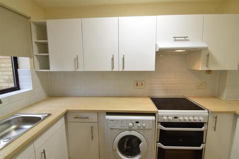 2 bedroom terraced house to rent, Morland Close Mitcham Surrey