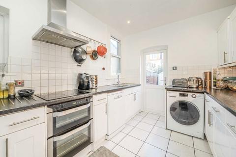 3 bedroom semi-detached house for sale, Cricklade Avenue, London SW2