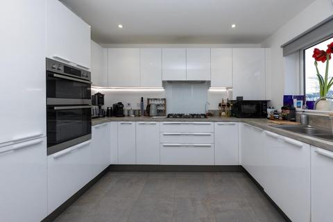 4 bedroom townhouse for sale, Conningbrook Avenue, Kennington, Ashford