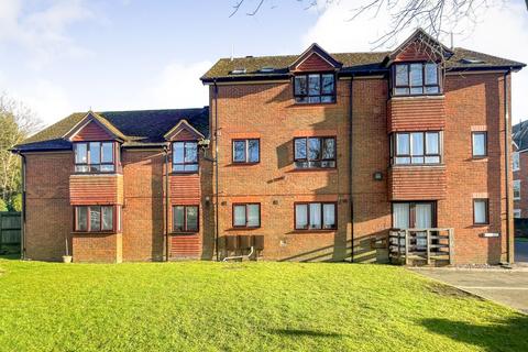 2 bedroom flat for sale, 11 Sussex Lodge, North Parade, Horsham, West Sussex, RH12 2DD