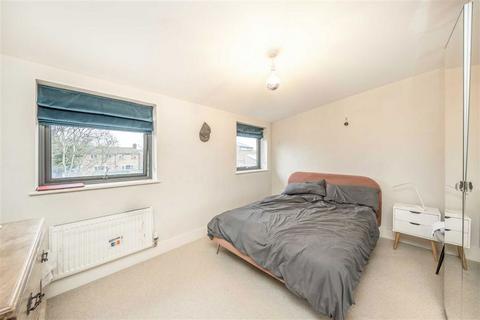 2 bedroom flat for sale, Lee High Road, London SE13