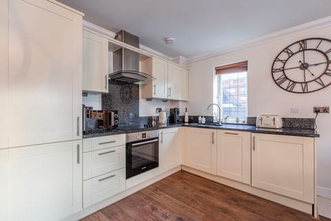 2 bedroom flat for sale, Station Approach, Surrey KT14