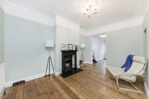 2 bedroom flat for sale, Overdale Road, London W5