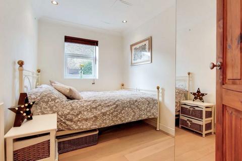 70 Overdale Road, London, W5 4TT