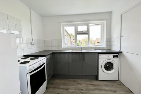 2 bedroom flat to rent, Abbotsweld, Harlow