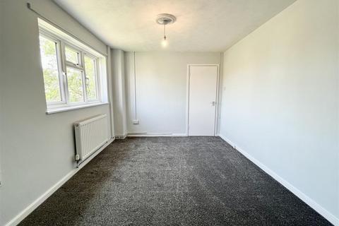 2 bedroom flat to rent, Abbotsweld, Harlow