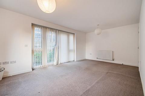 3 bedroom end of terrace house to rent, George Palmer Close, Reading, RG2