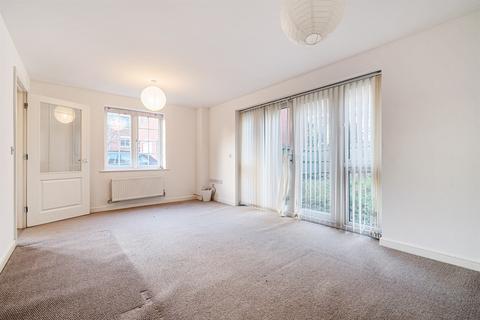 3 bedroom end of terrace house to rent, George Palmer Close, Reading, RG2