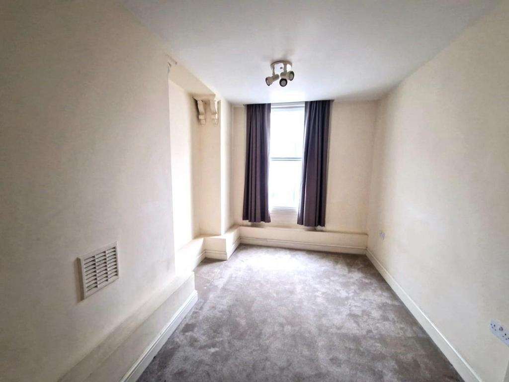 Flat 2 Stafford Street Bed 2.jpg