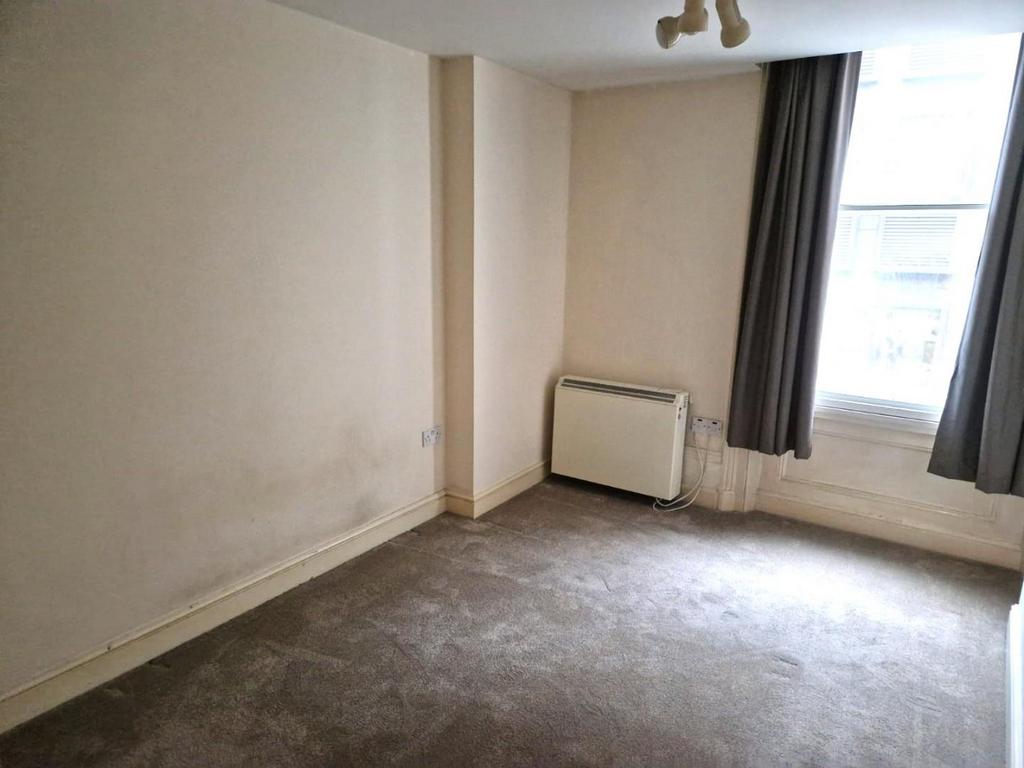 Flat 2 Stafford St Bed 1.jpg