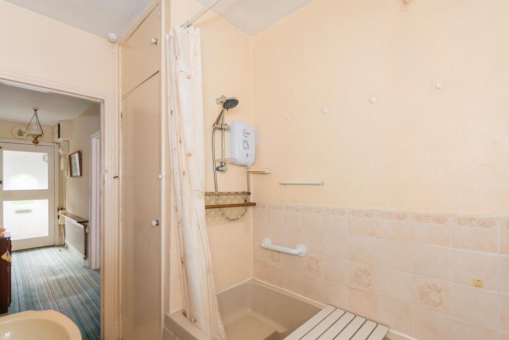 0 C5 RWH - Bathroom B.jpg