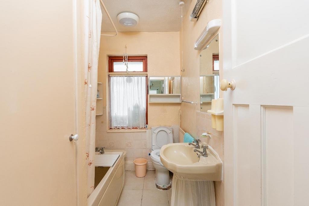 0 C5 RWH - Bathroom A.jpg