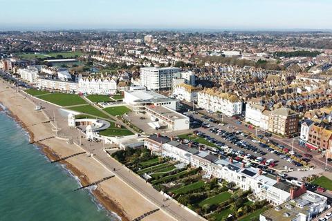 3 bedroom flat for sale, Egerton Road, Bexhill-On-Sea