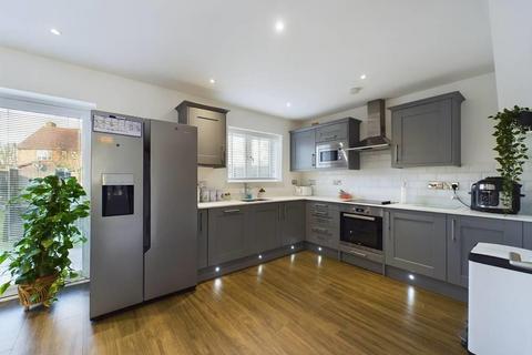 4 bedroom house for sale, Easedale Drive, Hornchurch