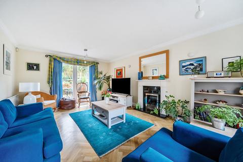 1 Acorn Keep, Farnham, GU9 9BL
