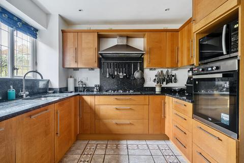 1 Acorn Keep, Farnham, GU9 9BL