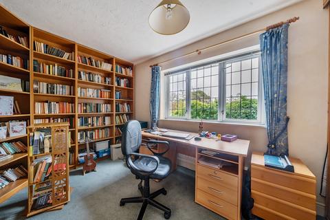 1 Acorn Keep, Farnham, GU9 9BL