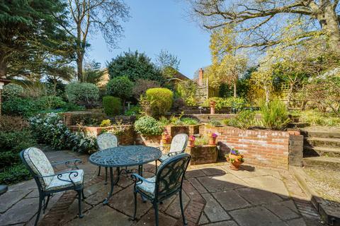 1 Acorn Keep, Farnham, GU9 9BL