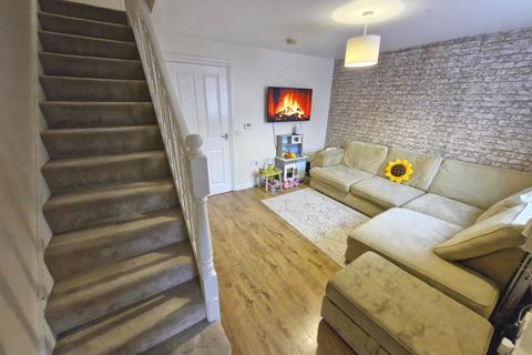 2 bedroom end of terrace house for sale, Peregrine Road, Luton LU4