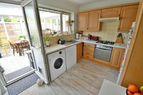 2 bedroom semi-detached bungalow for sale, Oakhurst Close, West Moors, Ferndown, BH22