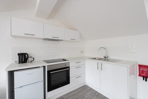 Studio to rent, Denning Road, London, NW3