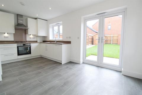 3 bedroom semi-detached house to rent, Duke Of York Avenue, Bishops Tachbrook, Leamington Spa