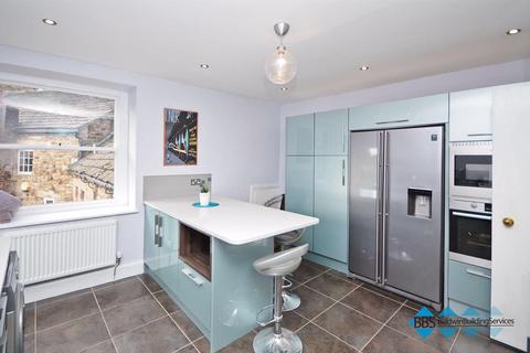 3 bedroom flat to rent, Castle Hill, LANCASTER LA1