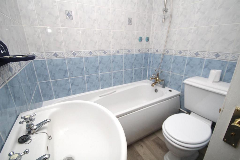 Bathroom.JPG