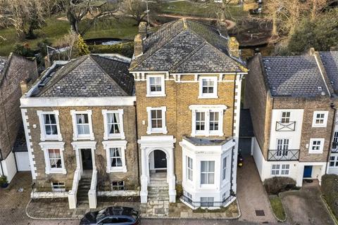 6 bedroom link detached house for sale, Isleworth, TW7