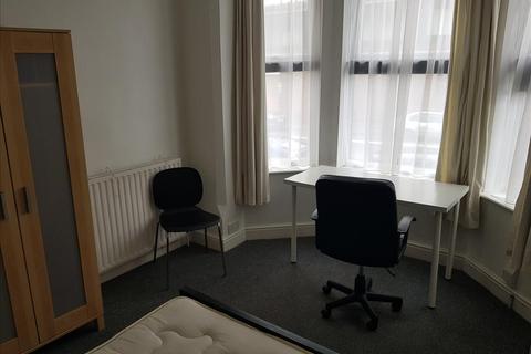 5 bedroom end of terrace house to rent, Nottingham NG7