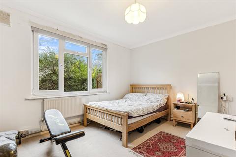 2 bedroom apartment to rent, Flowersmead, SW17