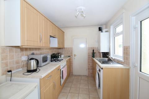 3 bedroom terraced house to rent, Chaucer Road, Gillingham, Kent, ME7