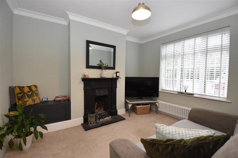 3 bedroom house to rent, Reigate Road, Hookwood, Horley