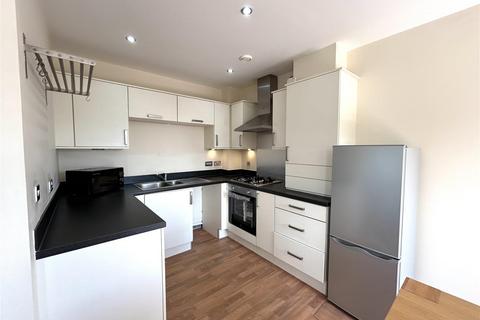 2 bedroom apartment to rent, Moorlands Edge, Huddersfield