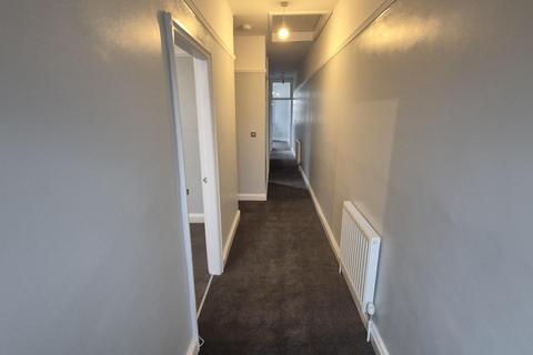 2 bedroom flat to rent, Halvergate Mansions, Burnt Oak Broadway