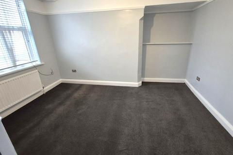 2 bedroom flat to rent, Halvergate Mansions, Burnt Oak Broadway