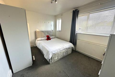21 Poplar Shaw, Waltham Abbey, EN9 3NJ