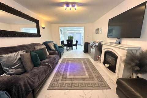 21 Poplar Shaw, Waltham Abbey, EN9 3NJ